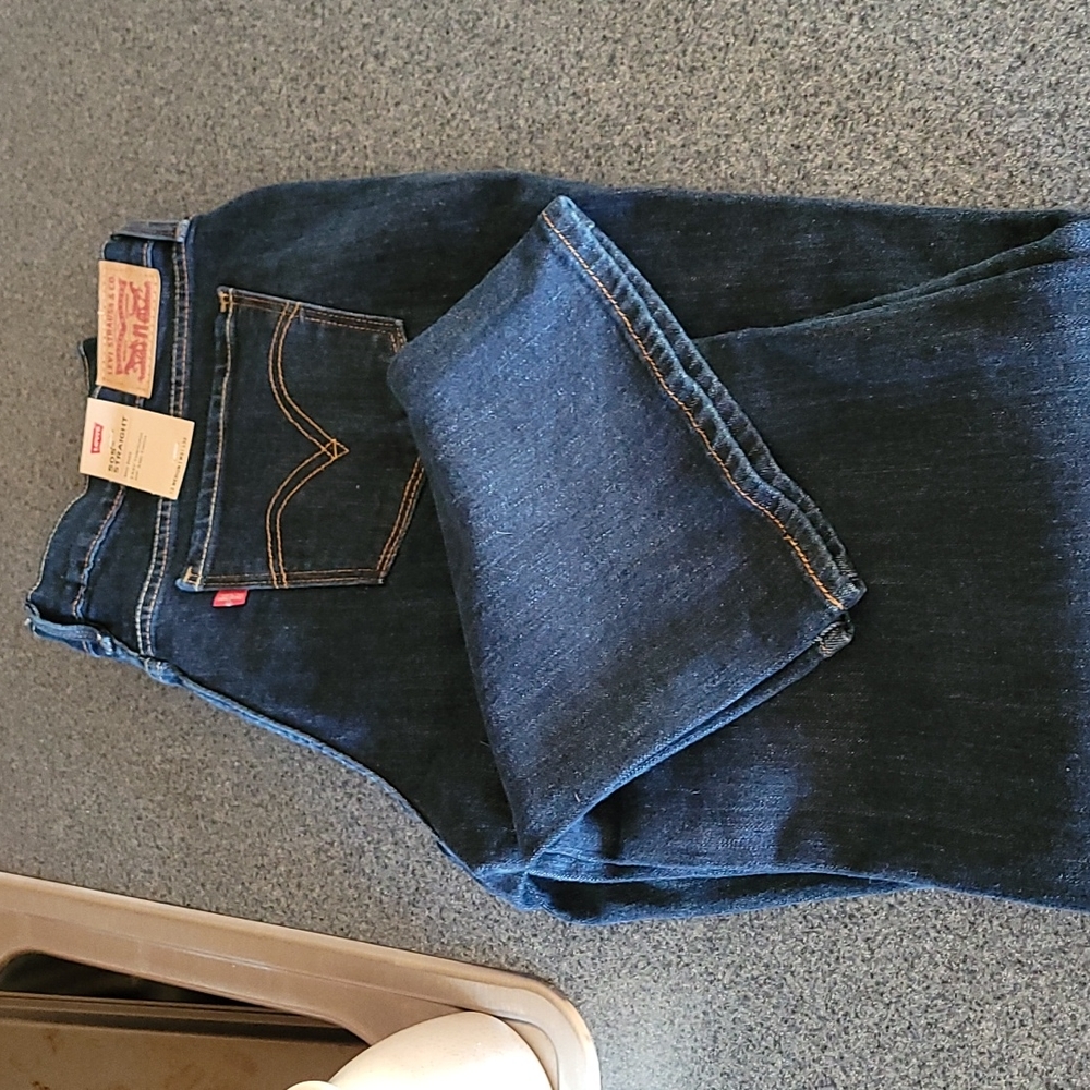 Levi's - Picture 2 of 3